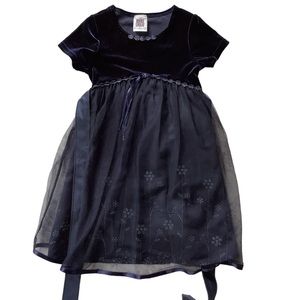 Brooke Lindsay little girl’s navy dress. Size 5